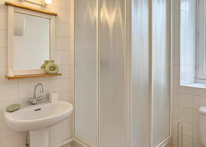 Cocon Renove Proche Ile Barbe Лион
