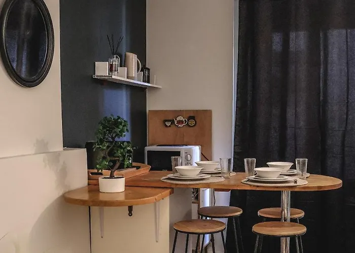Cocon Renove Proche Ile Barbe Лион